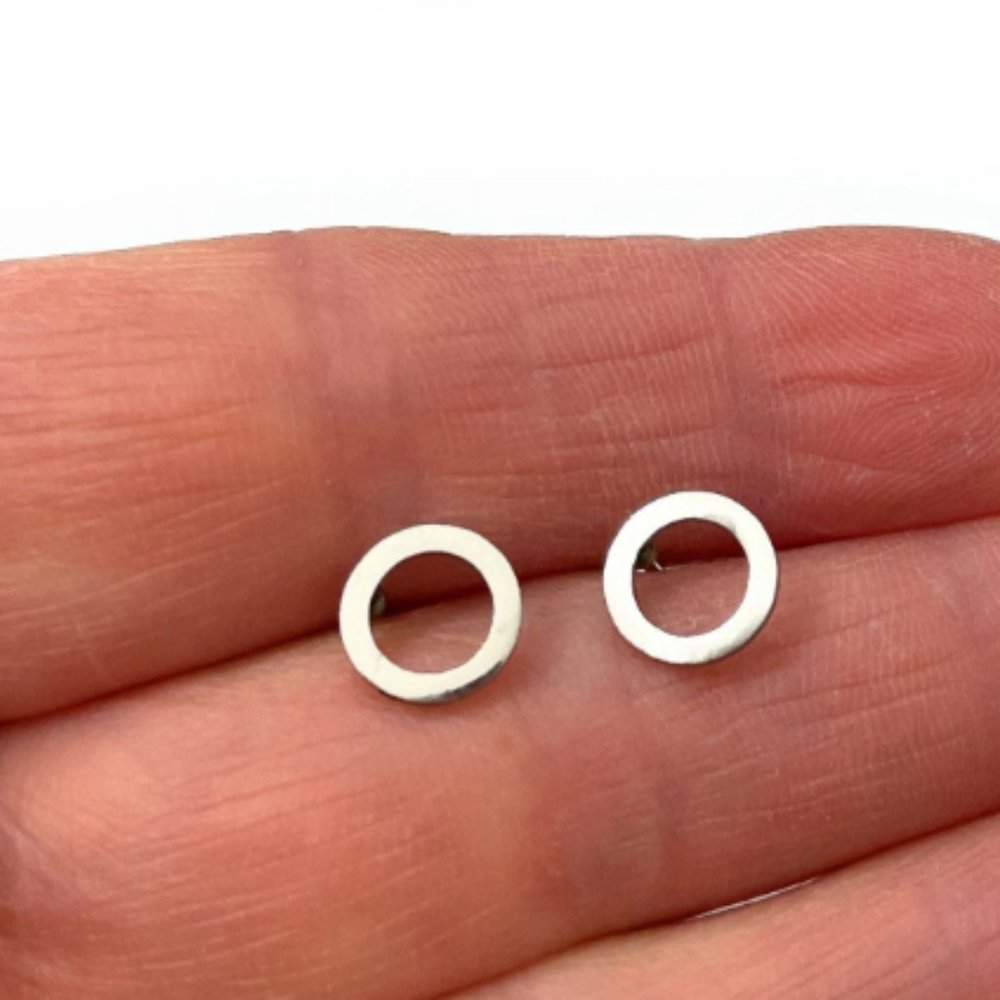 Silver Stainless steel minimalist Circle post stud Earrings /PM1
